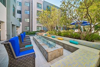 Main stage: entertainment courtyard with life-size chess